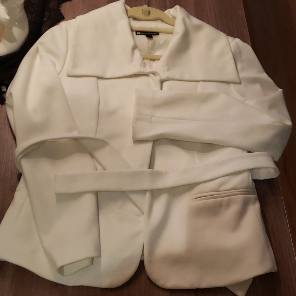 Womens creme blazer